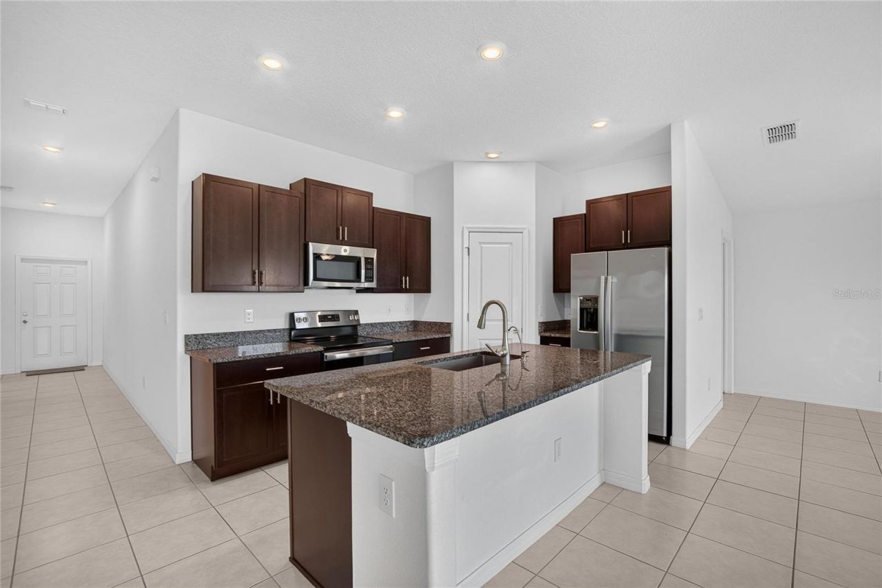 5487 Blue Azure Drive , Wimauma, FL 33598 Photo
