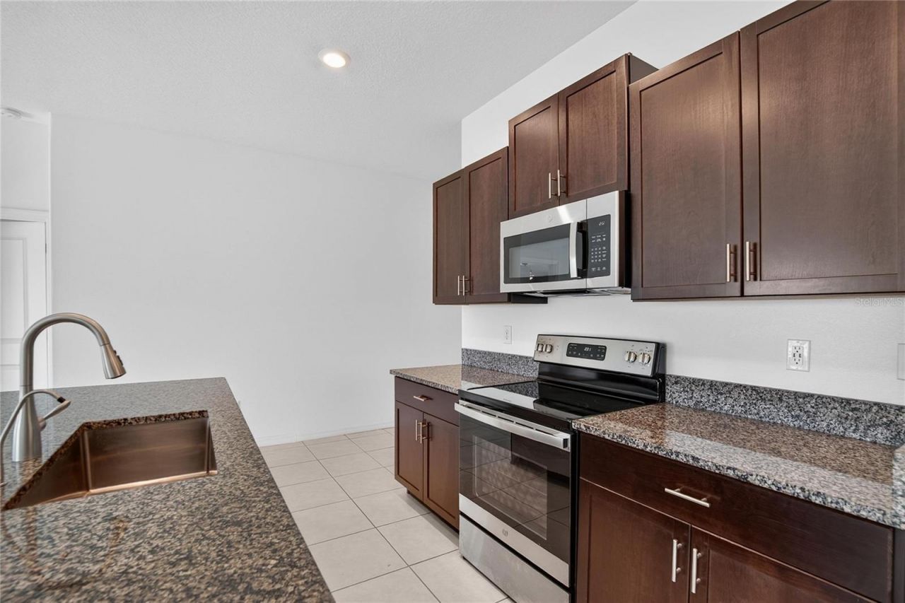 5487 Blue Azure Drive , Wimauma, FL 33598 Photo
