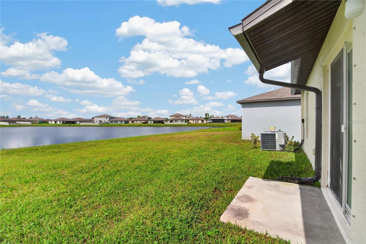 5487 Blue Azure Drive , Wimauma, FL 33598 Photo