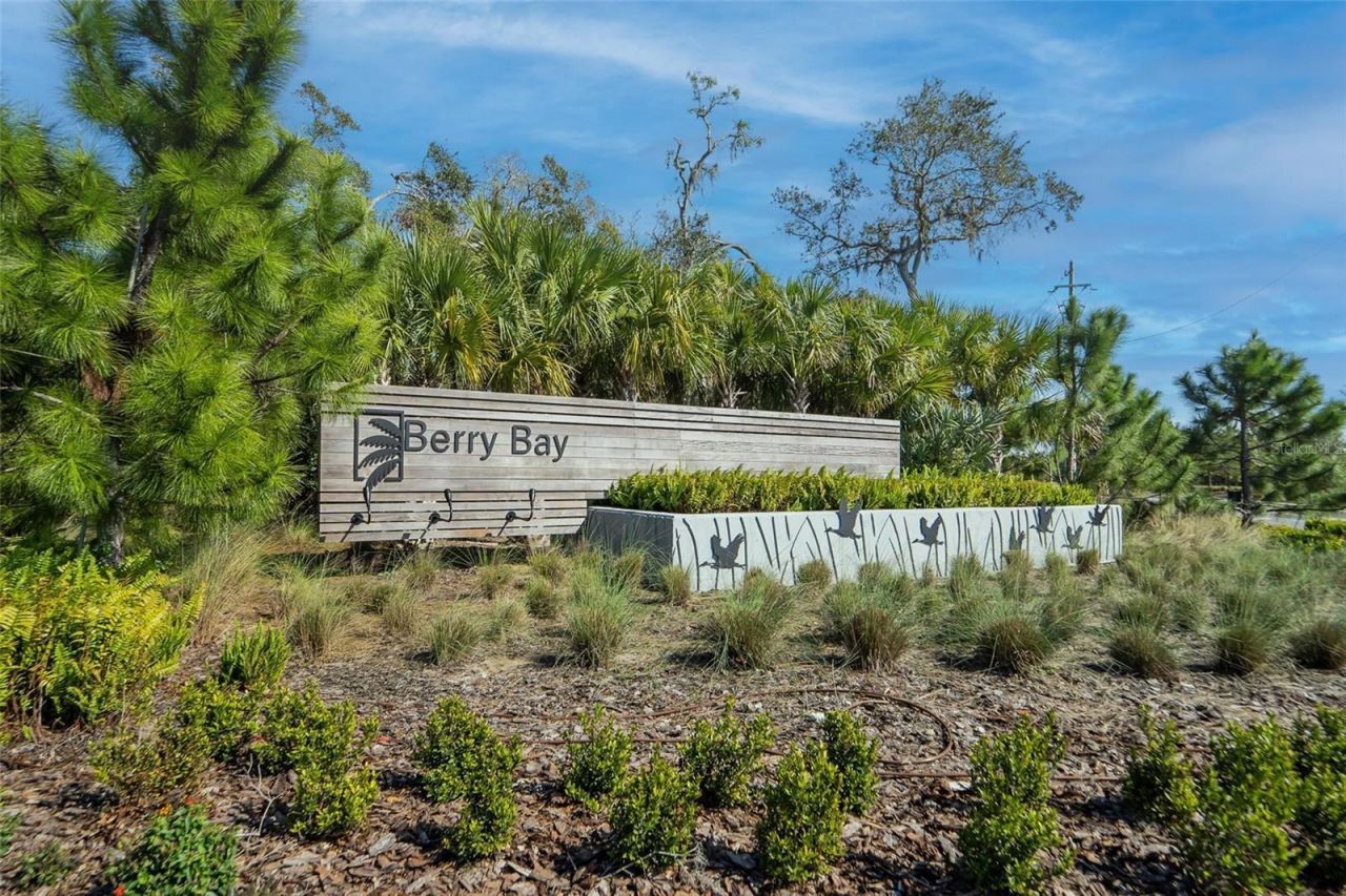 5487 Blue Azure Drive , Wimauma, FL 33598 Photo