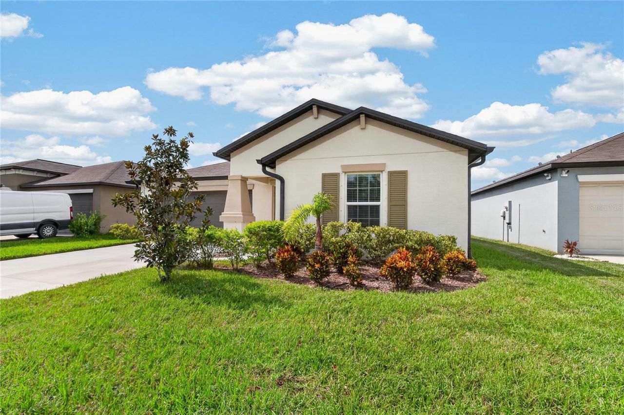 5487 Blue Azure Drive , Wimauma, FL 33598 Photo