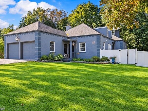 110 Kingwood Dr, Little Falls, NJ 07424