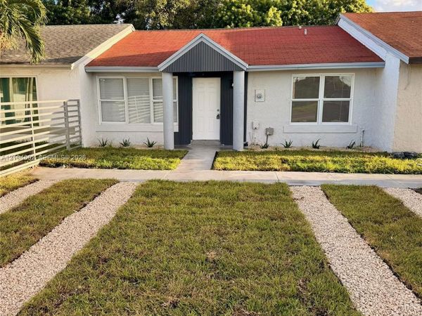 3954 NW 182nd Ln , Miami Gardens, FL 33055