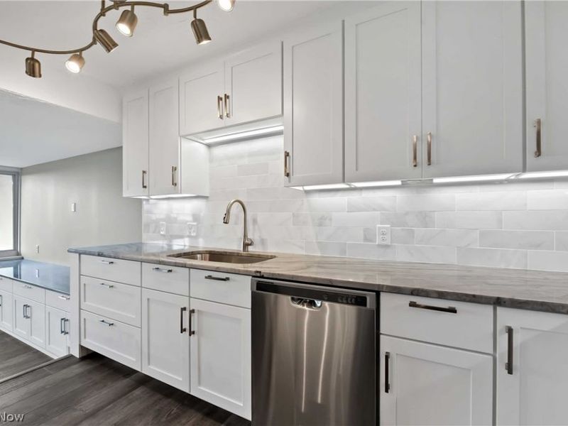12900 Lake Avenue, Unit 1920, Lakewood, OH 44107 Photo 4