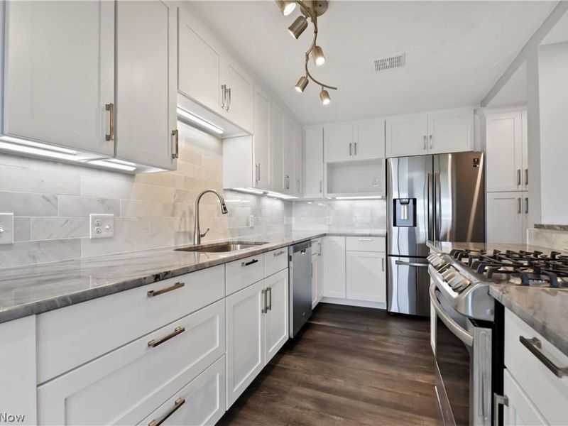 12900 Lake Avenue, Unit 1920, Lakewood, OH 44107 Photo 7