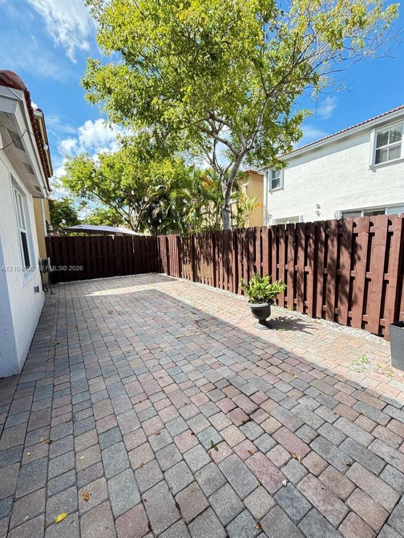 11027 NW 86th Ter, Doral, FL 33178 Photo