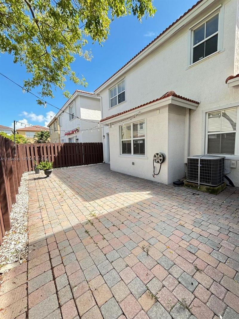 11027 NW 86th Ter, Doral, FL 33178 Photo