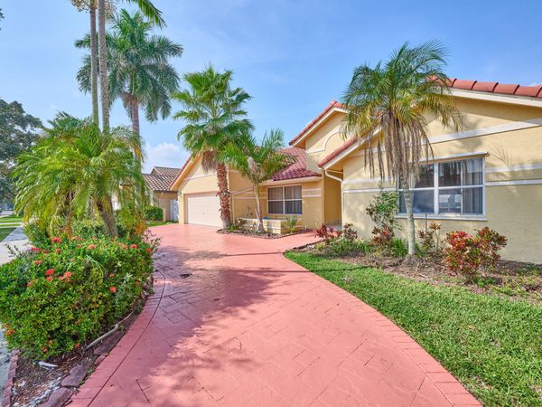 786 NW 164th Avenue, Pembroke Pines, FL 33028