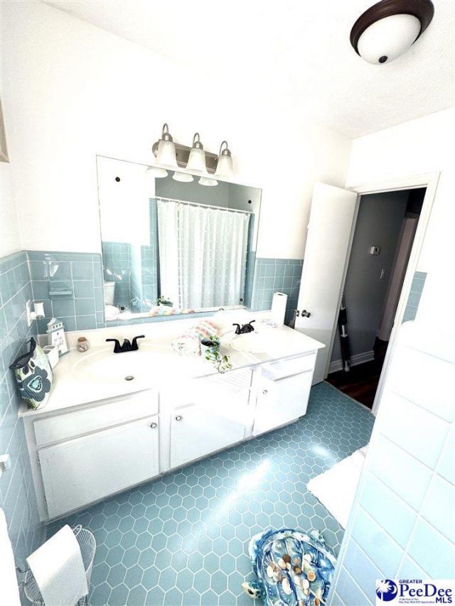 1319 Richard Street Photo 13