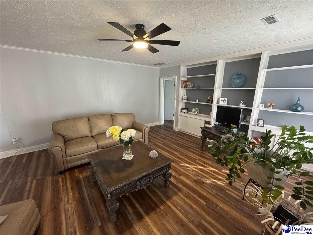 1319 Richard Street Photo 4