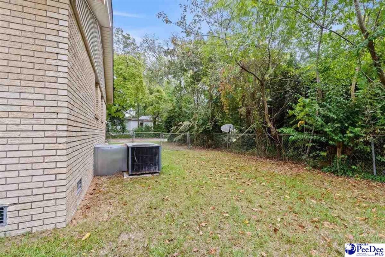 218 Davis St Photo 35