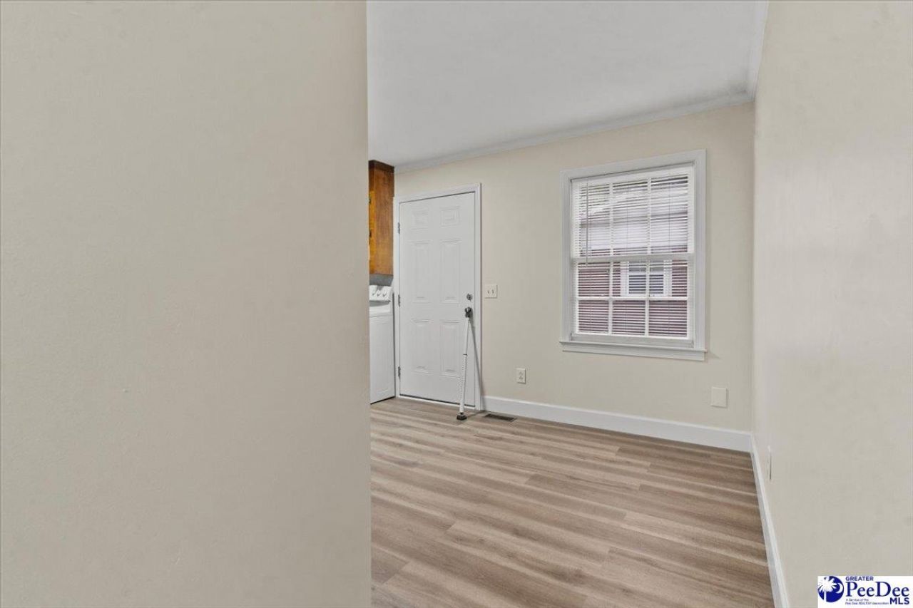 218 Davis St Photo 9