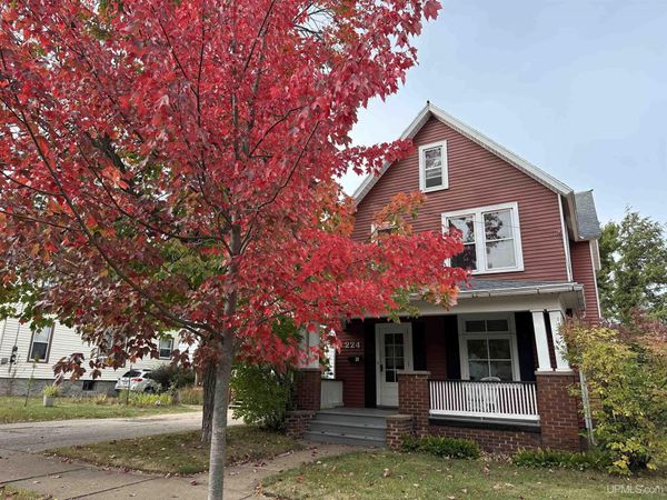 224 W Hewitt Avenue, Marquette, MI 49855