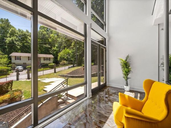 643 Larchmont Circle NW, Atlanta, GA 30318