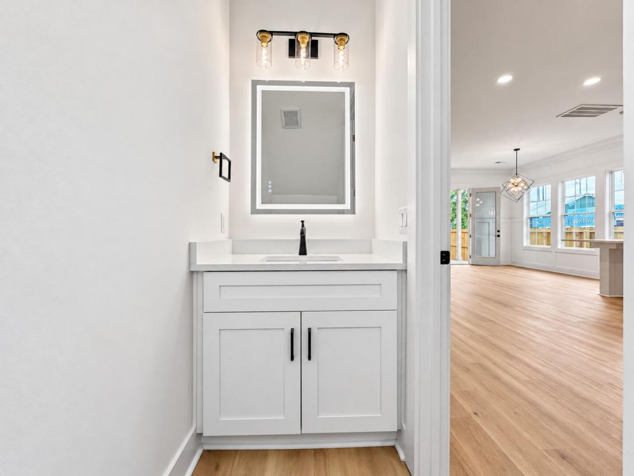2049 Delaware Avenue Photo 11