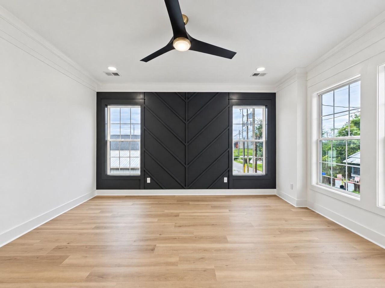 2049 Delaware Avenue Photo 15