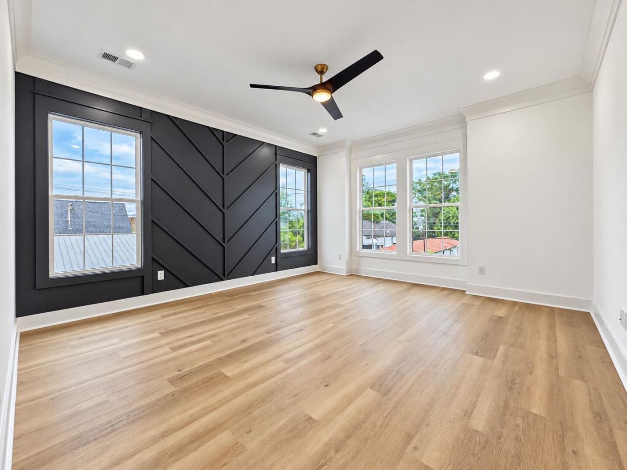 2049 Delaware Avenue Photo 16