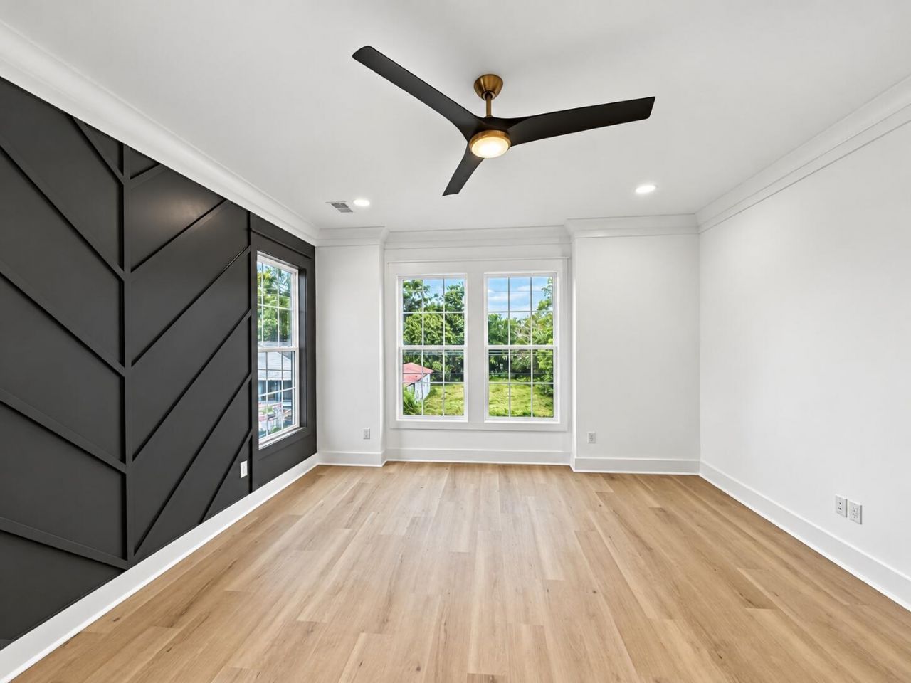 2049 Delaware Avenue Photo 18