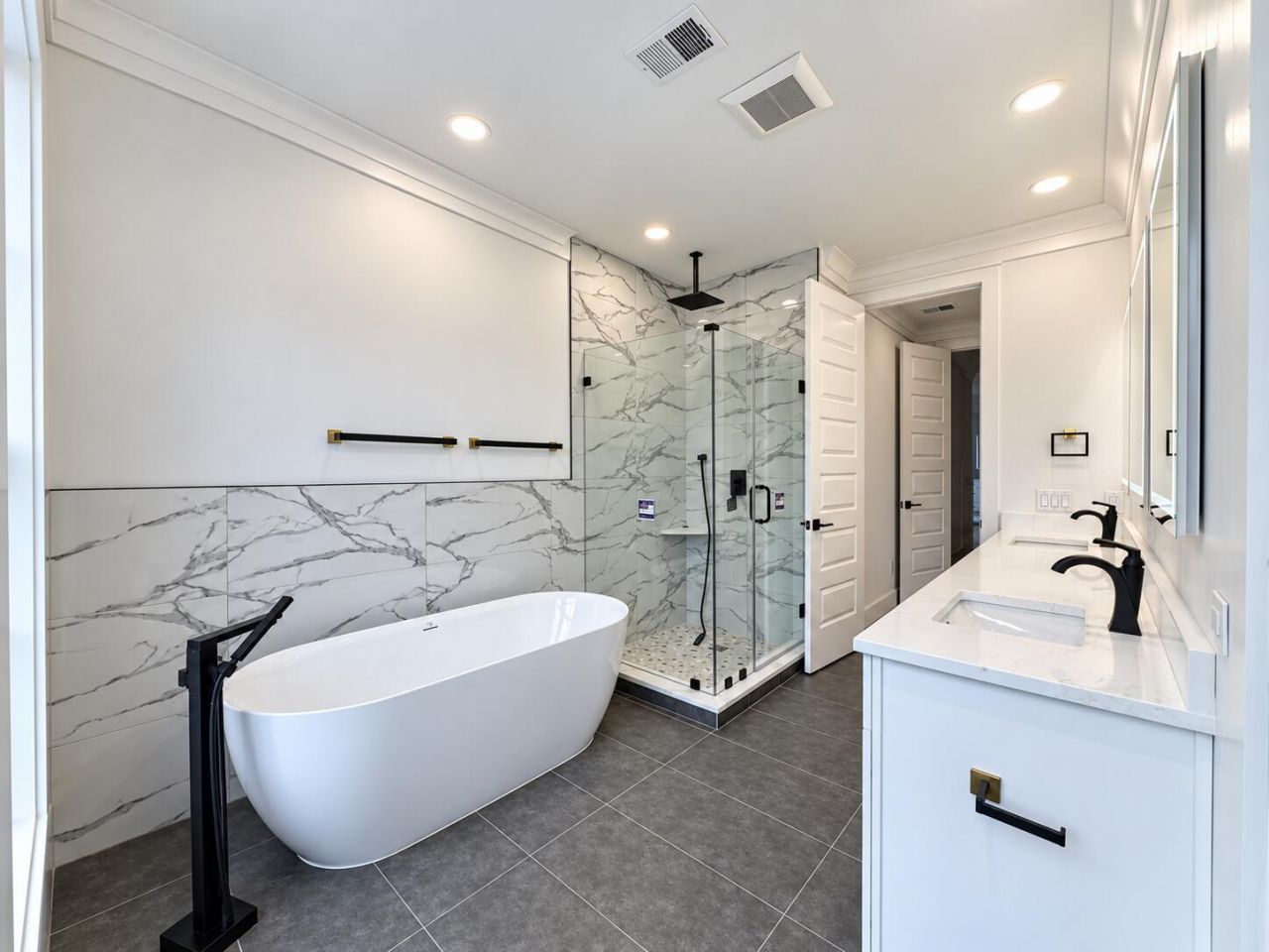 2049 Delaware Avenue Photo 21