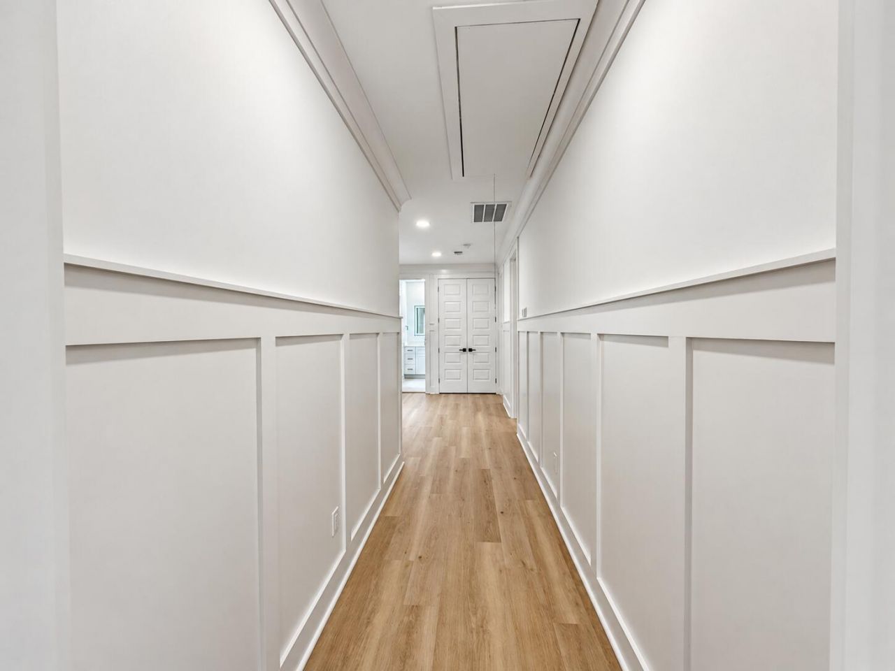 2049 Delaware Avenue Photo 24