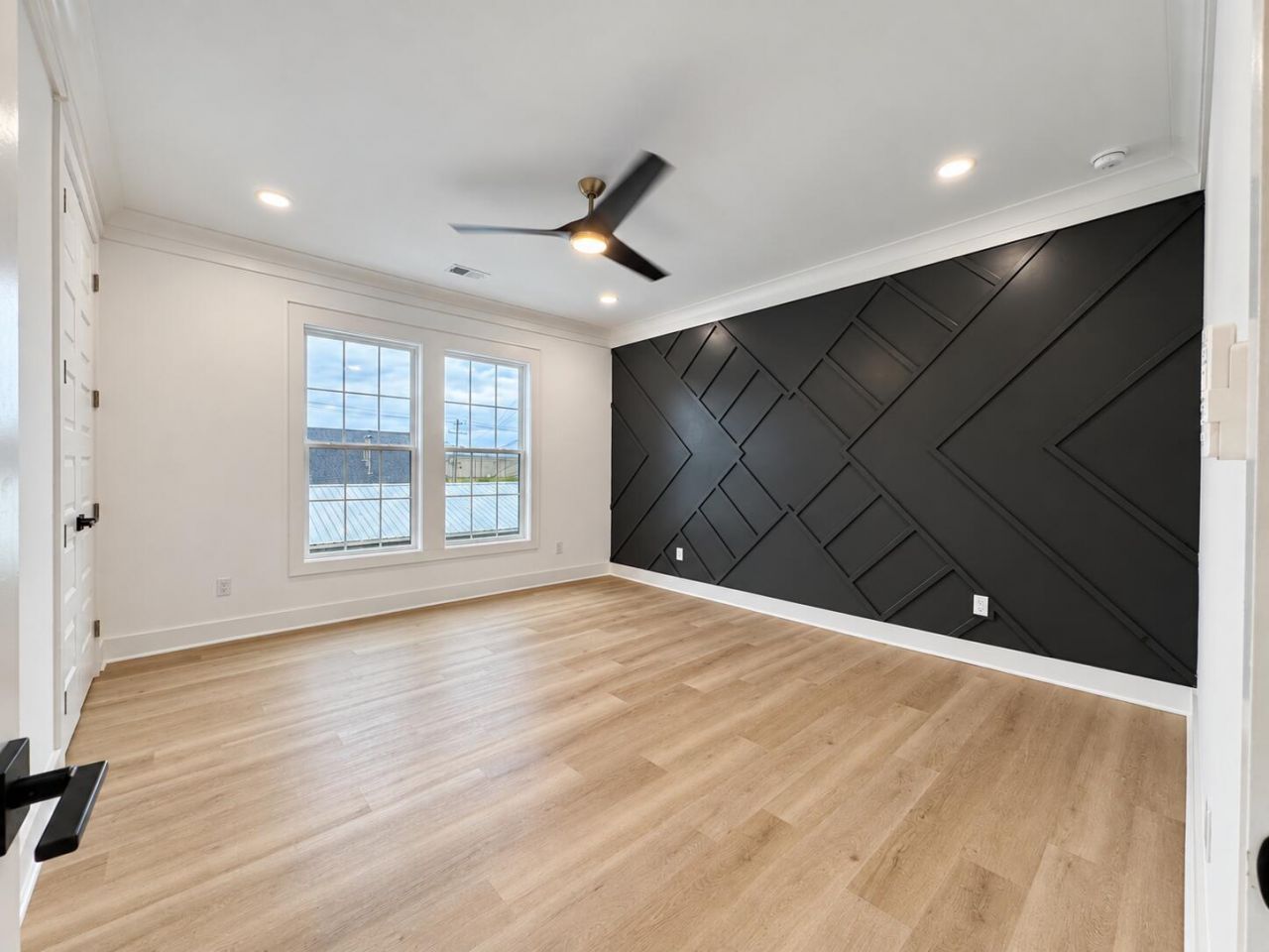 2049 Delaware Avenue Photo 25