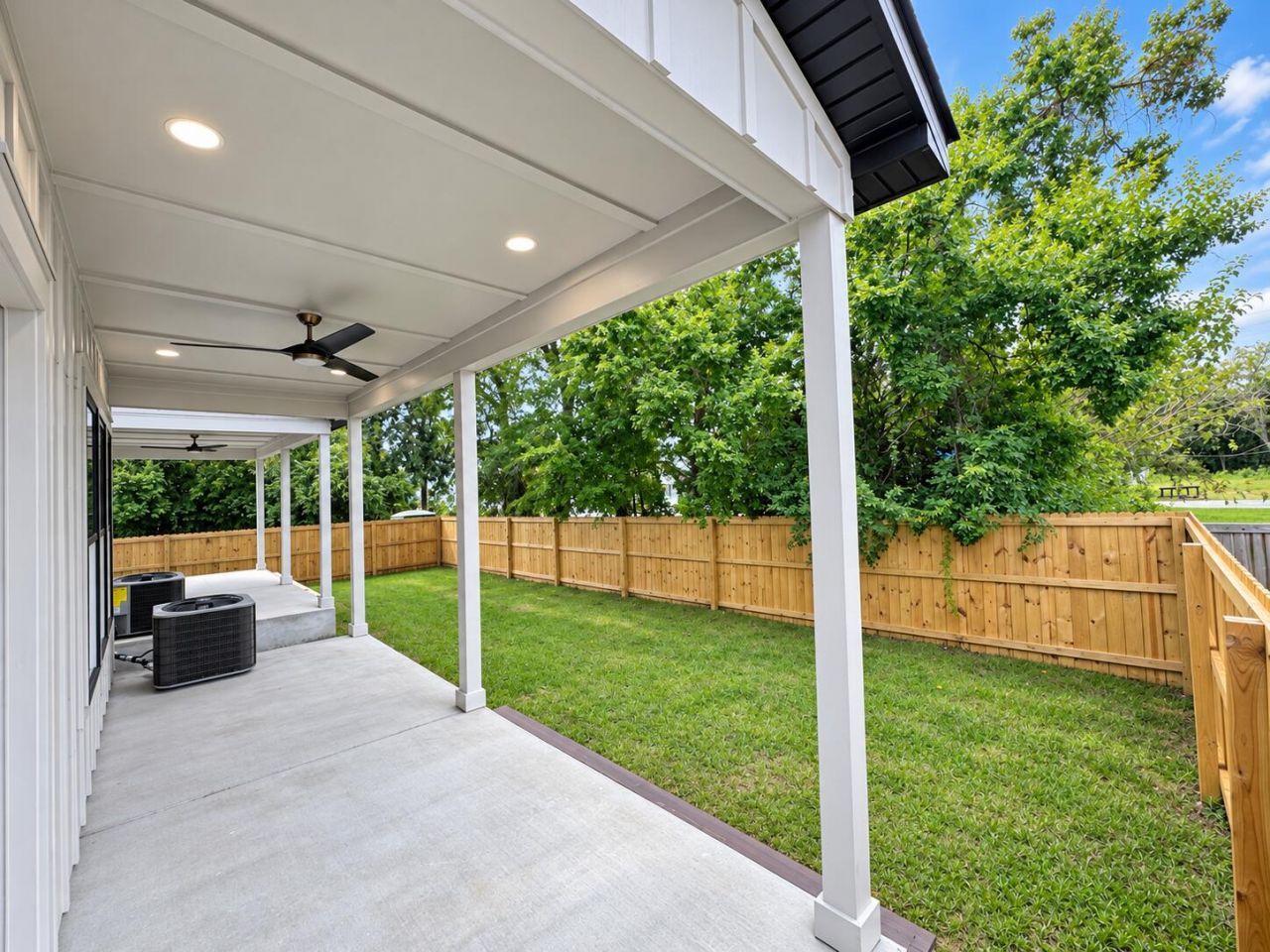 2049 Delaware Avenue Photo 32