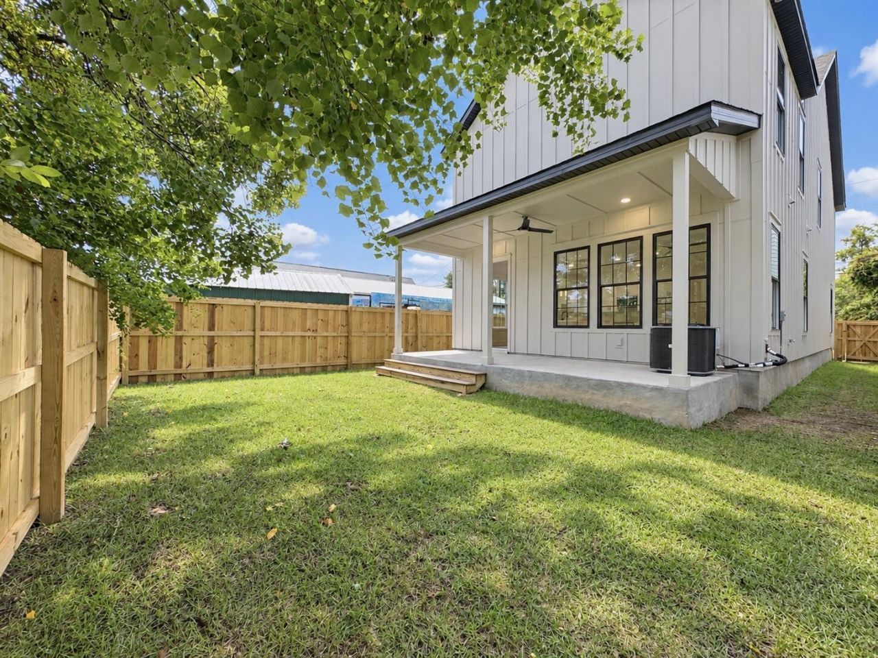 2049 Delaware Avenue Photo 37