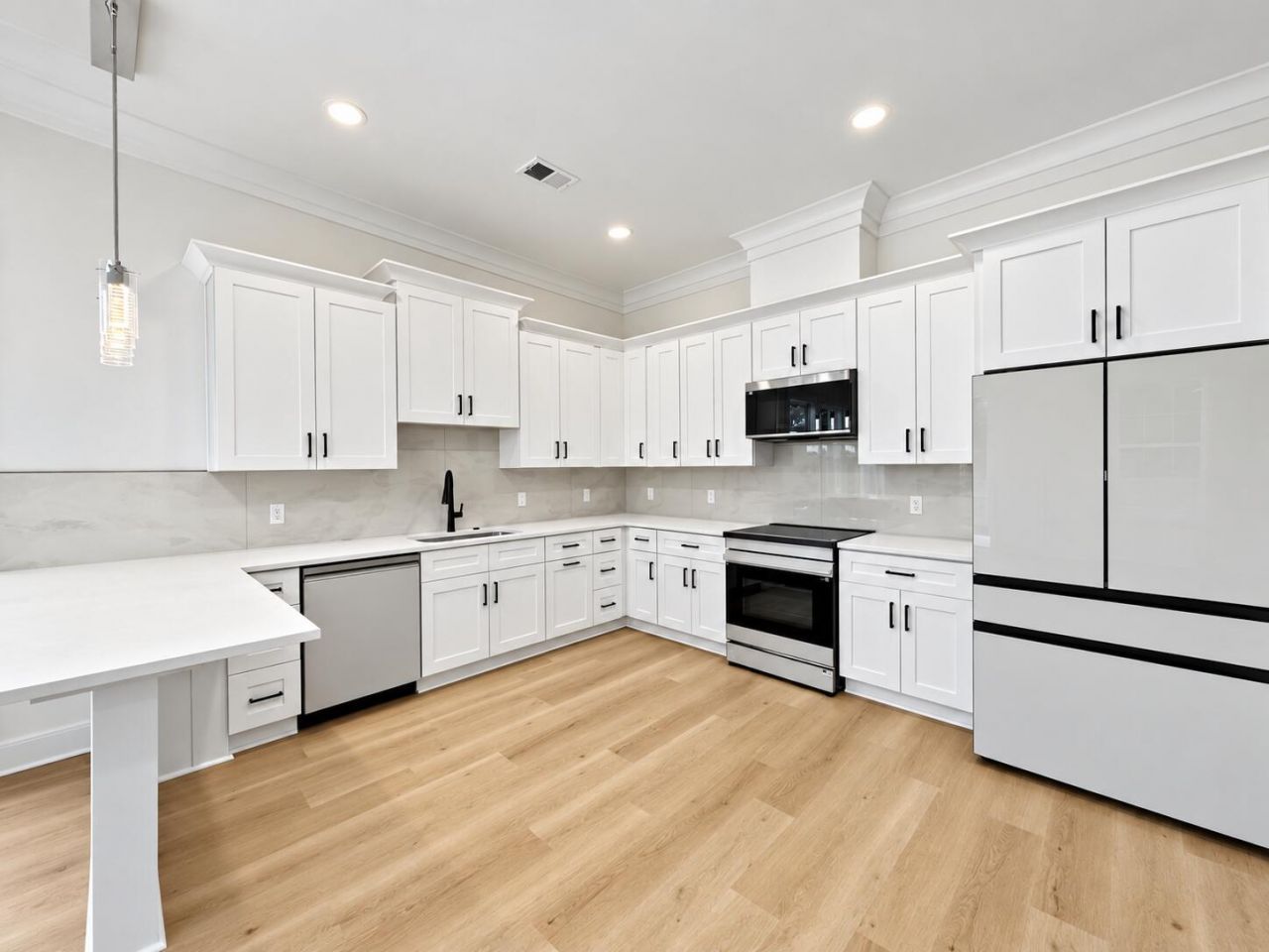 2049 Delaware Avenue Photo 4