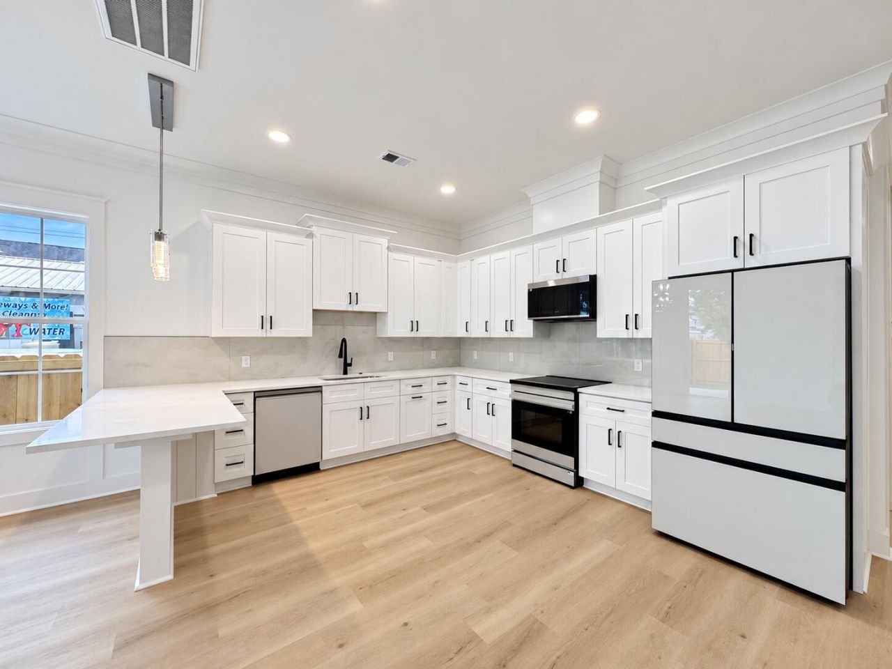 2049 Delaware Avenue Photo 7