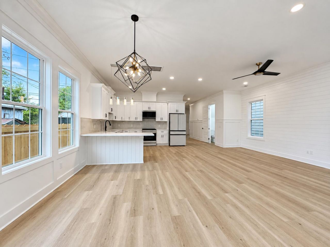 2049 Delaware Avenue Photo 9