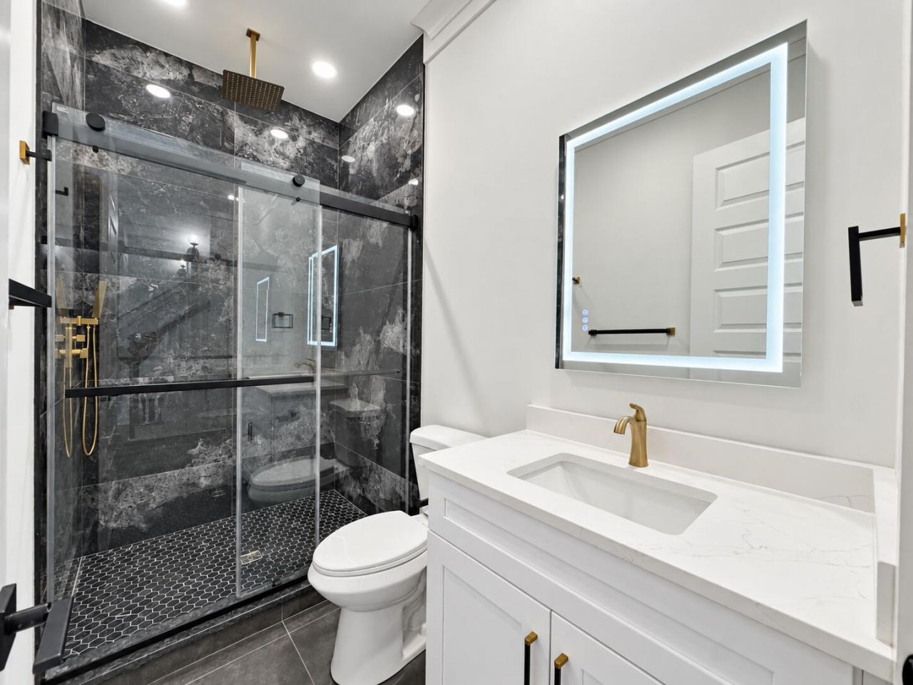 2047 Delaware Avenue Photo 11