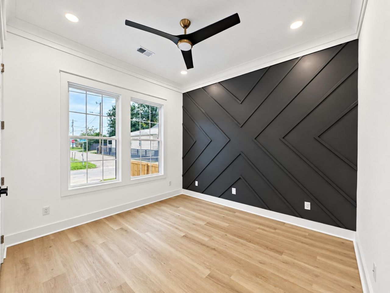 2047 Delaware Avenue Photo 16