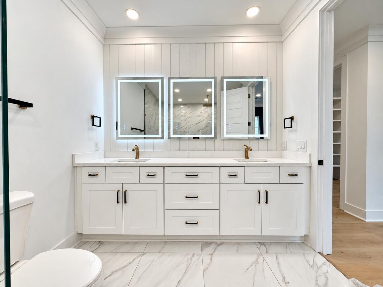 2047 Delaware Avenue Photo 23