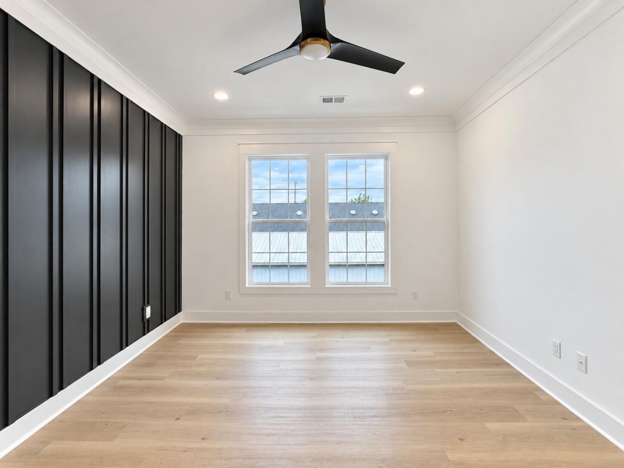 2047 Delaware Avenue Photo 25