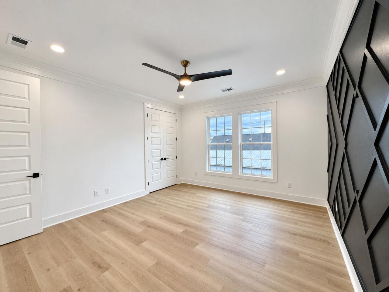 2047 Delaware Avenue Photo 28