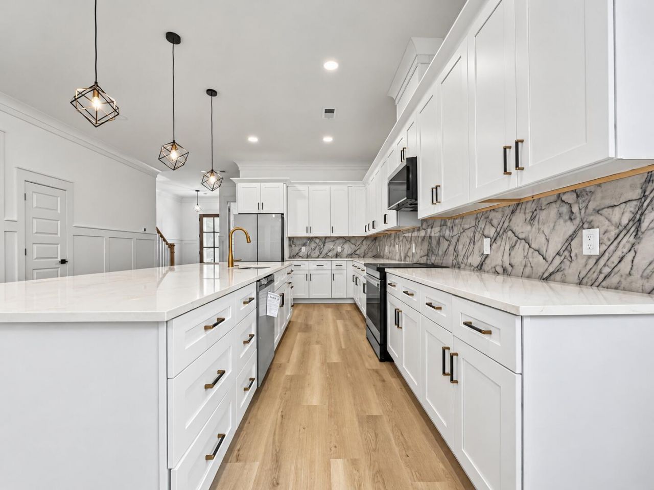 2047 Delaware Avenue Photo 5