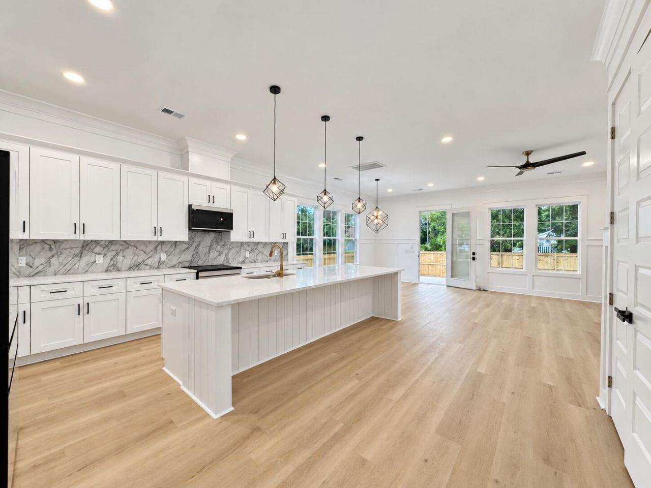 2047 Delaware Avenue Photo 7