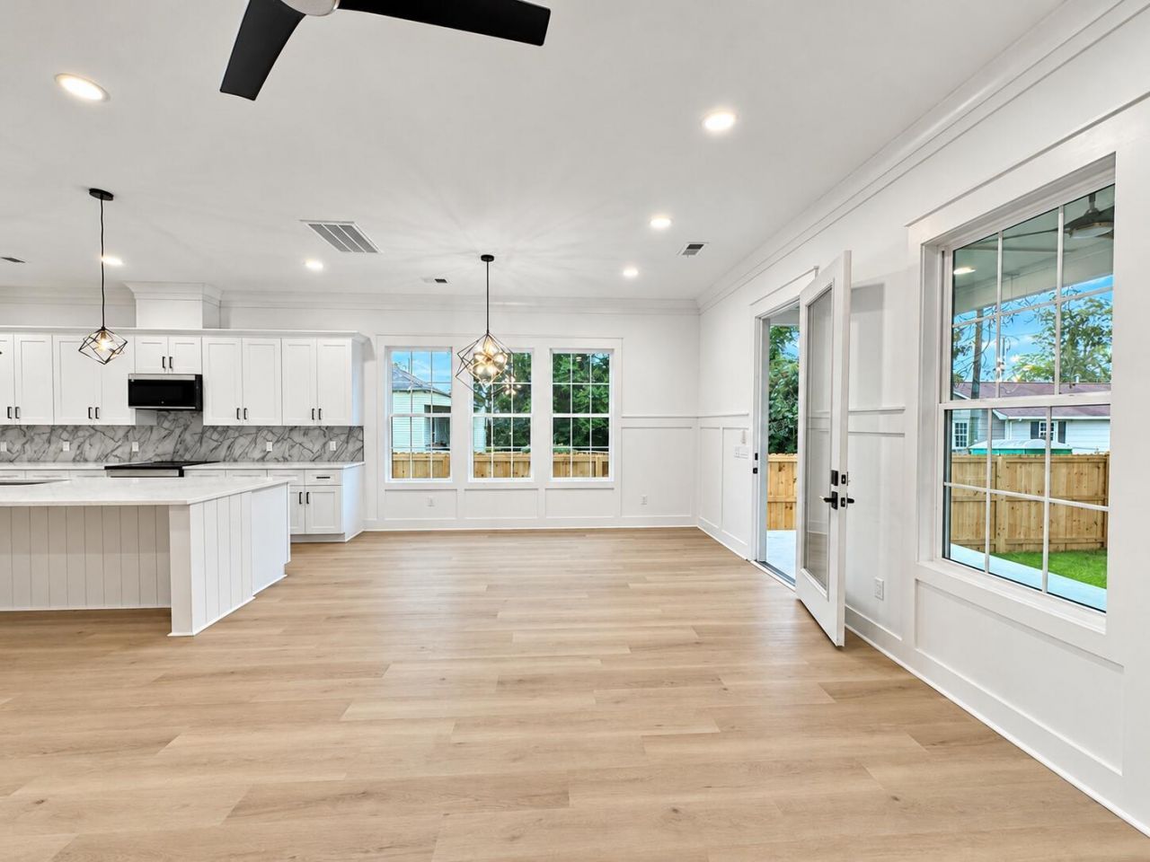 2047 Delaware Avenue Photo 8