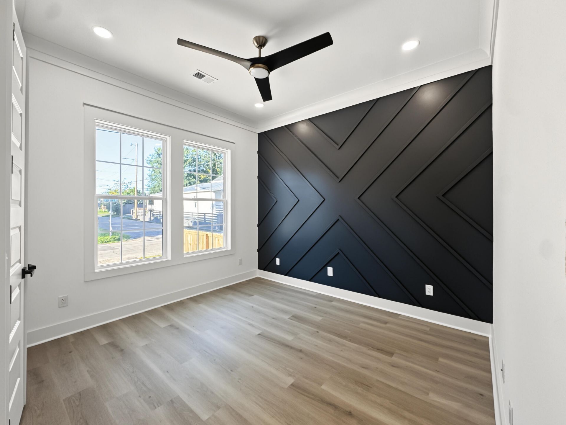 2047 Delaware Avenue Photo 9