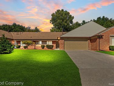 38557 Palm Meadow Drive, Clinton Township, Mi 48036
