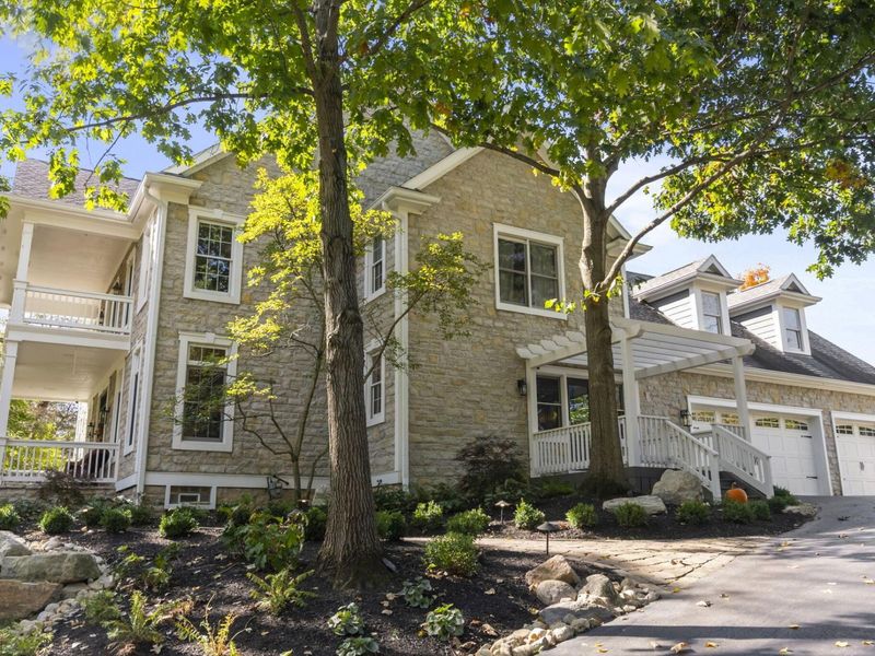 9776 Erin Woods Drive, Dublin, OH 43017 Photo 6