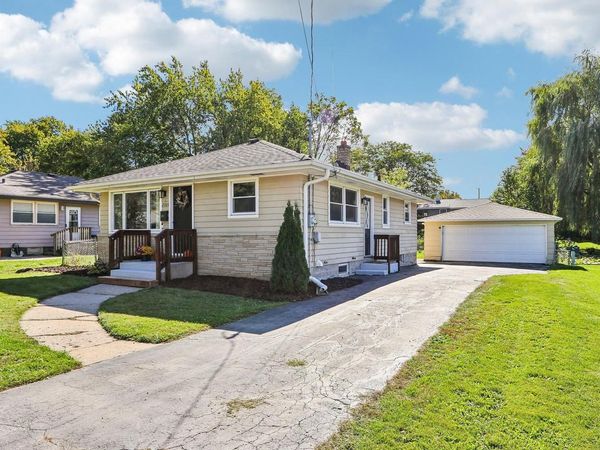 2309 Easy STREET, Waukesha, WI 53188