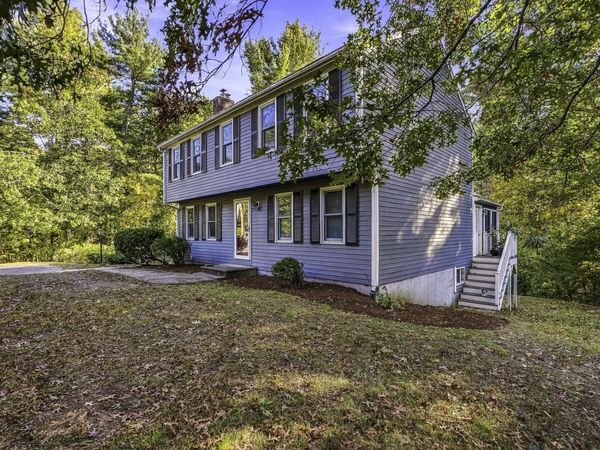 565 Hartford Ave E, Uxbridge, MA 01569