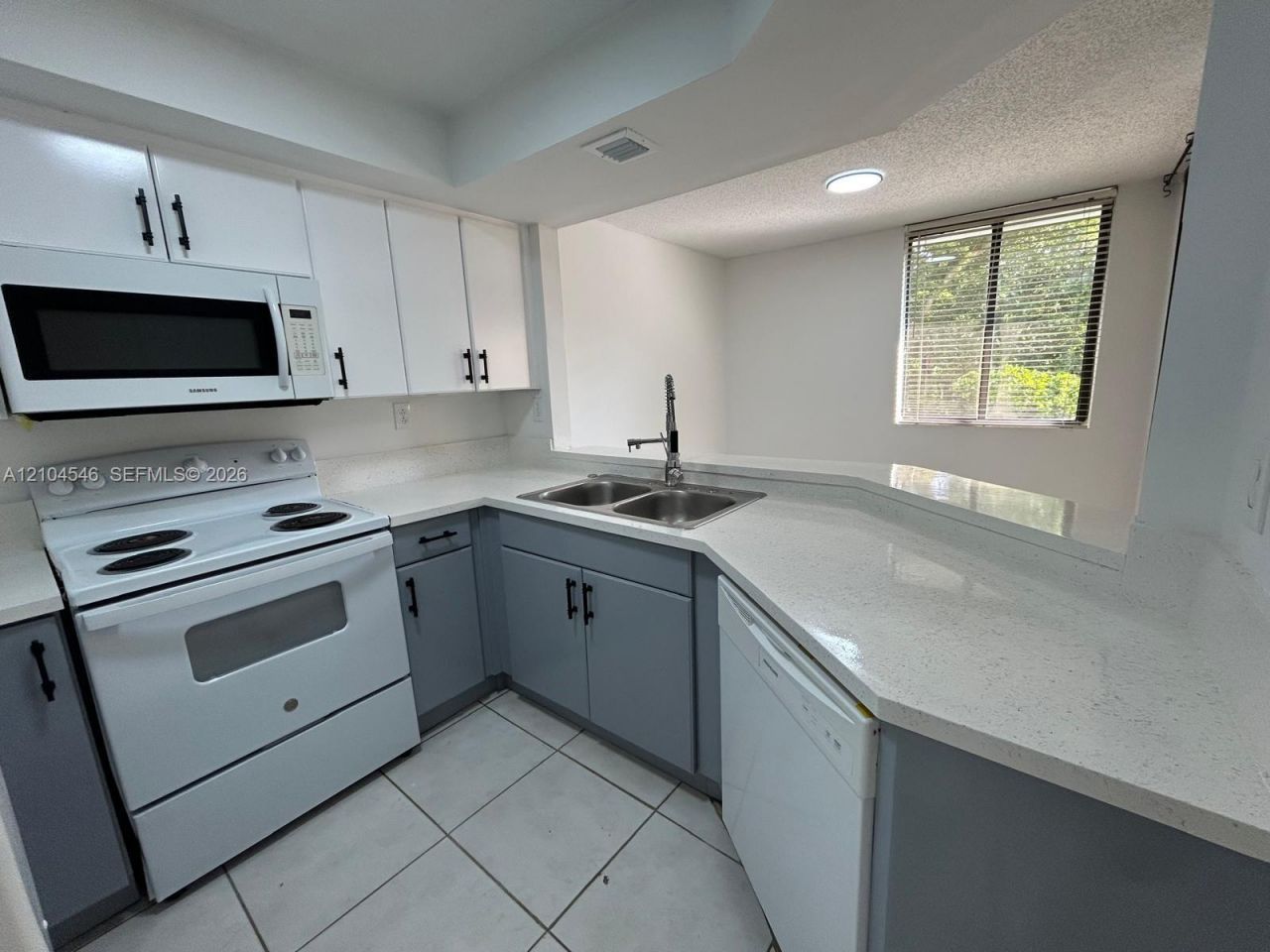 Please Call For Address, Unit B-417, Miami, FL 33193 Photo