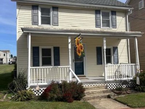 207 N MAIN STREET, ST GEORGES, DE 19733