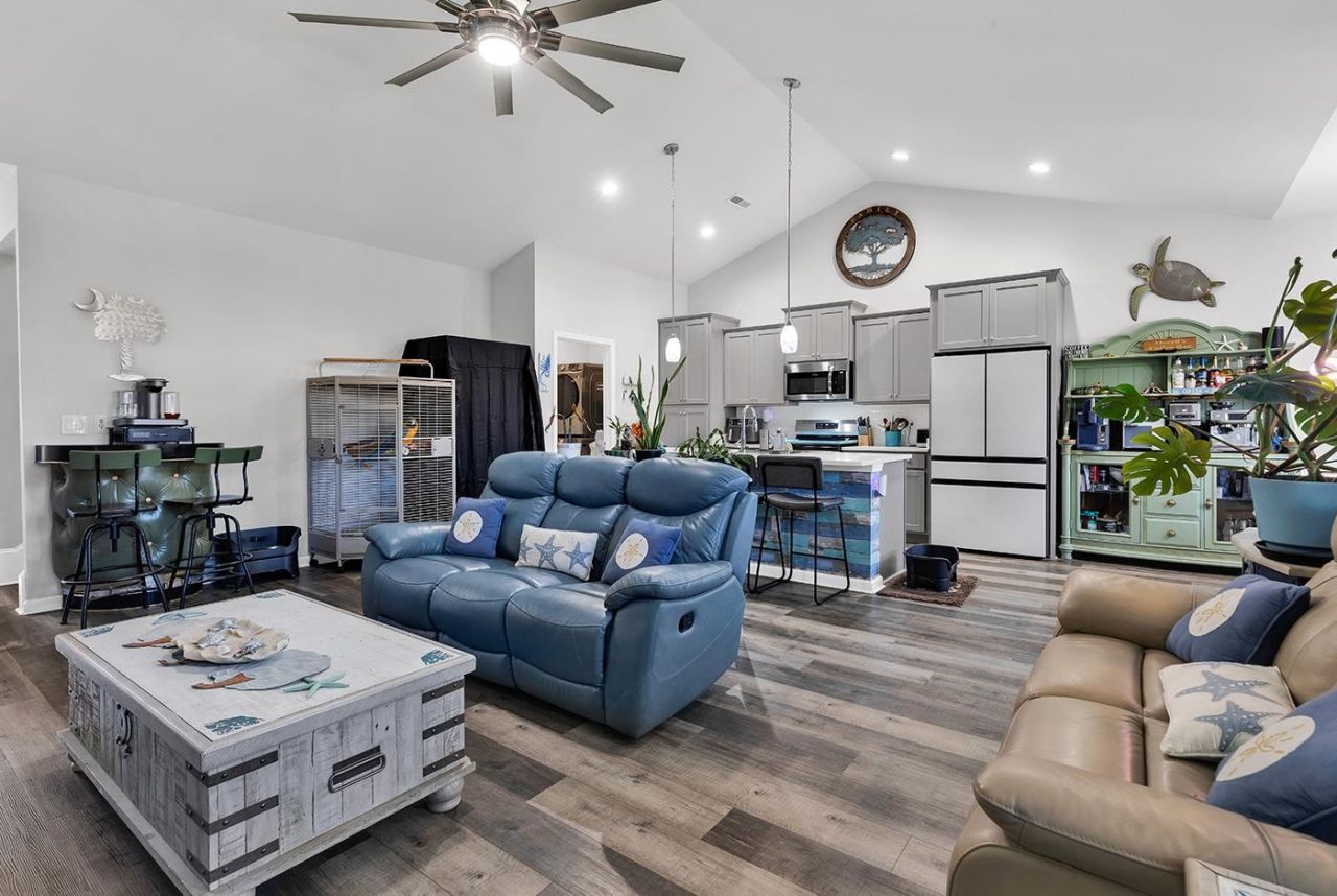 312 Lifestyle Court Photo 8