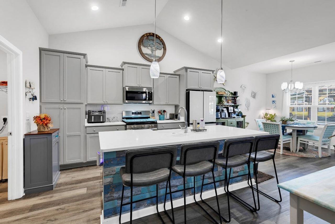 312 Lifestyle Court Photo 9