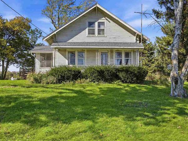 1981 WHITE OAK AVE, Solon, IA 52333