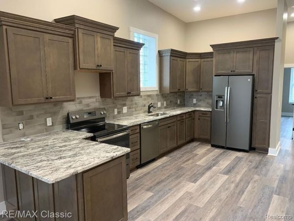 109 - 2 W GRAND RIVER Avenue , Howell, Mi 48843