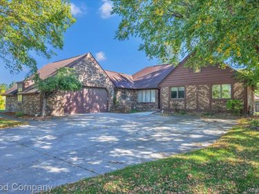 35770 Campistrano Drive, Clinton Township, Mi 48035